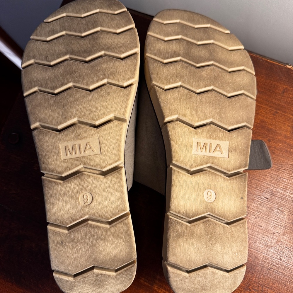 MIA Olive Double Strap Sandals - Picture 7 of 7